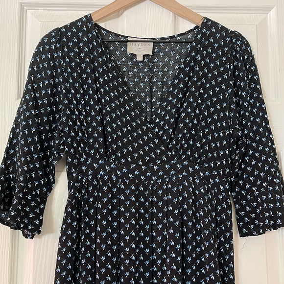 Hayden LA Navy Floral V-Neck Tiered Maxi Dress - Picture 6 of 11